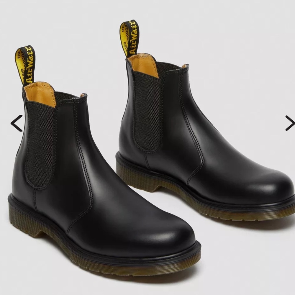 NIB Dr Martens 2976 SMOOTH LEATHER CHELSEA ANKLE BOOTS Black 8